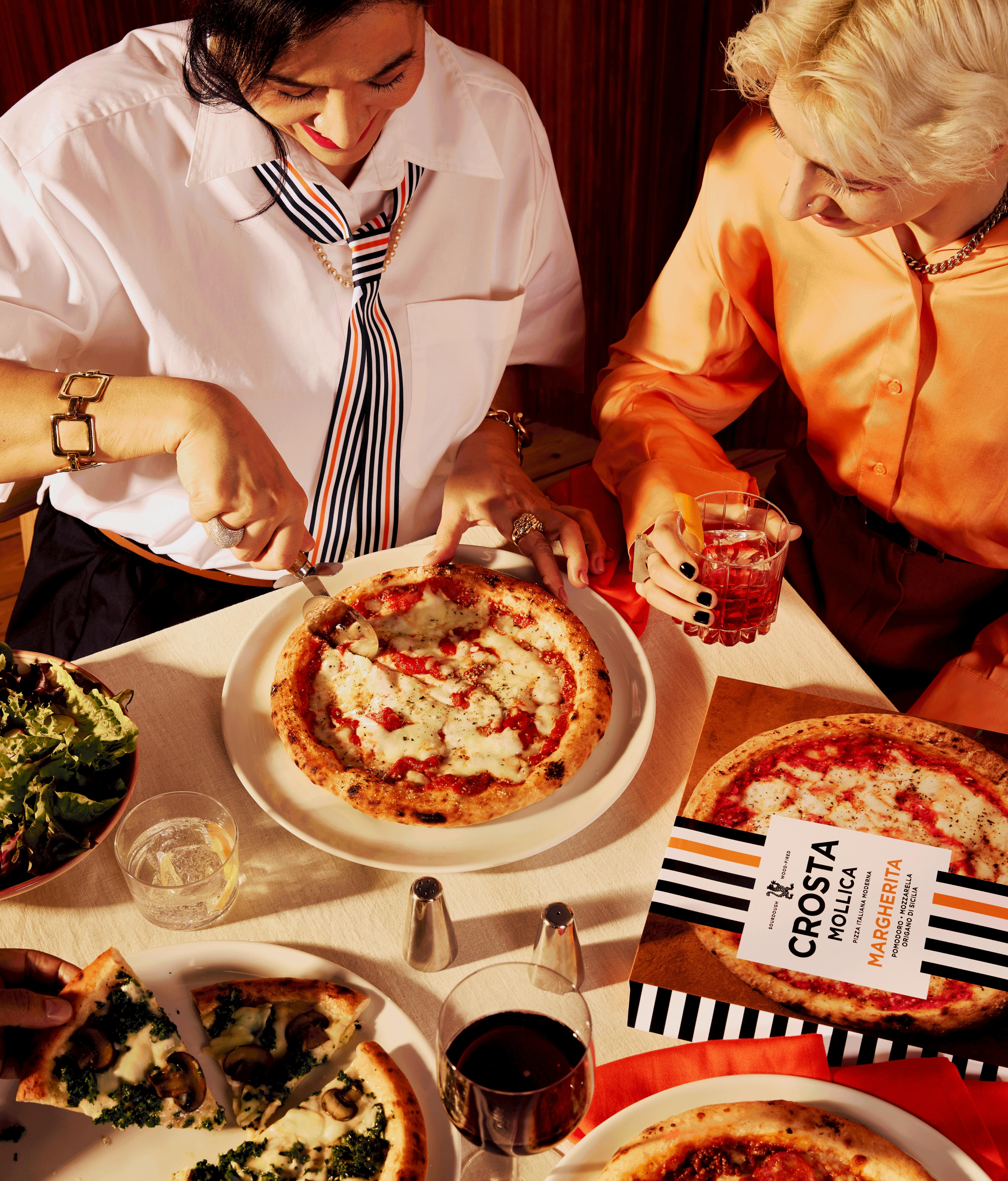 Crosta Mollica fabrique de la pizza italiana moderna en Italie avec des ingrédients d’excellence.