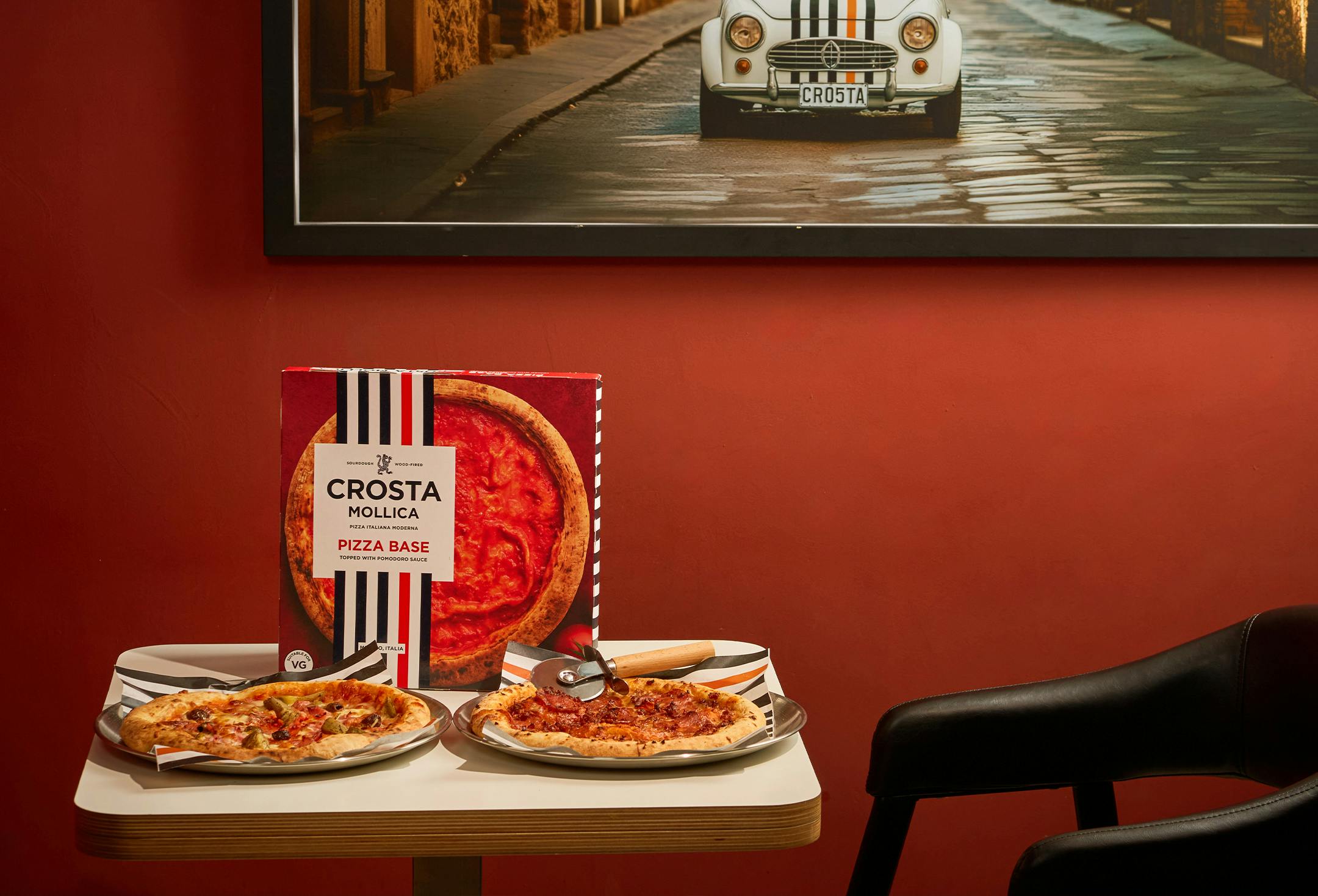 Il Leopardo Pizzeria pop up by Crosta Mollica. Crosta Mollica Pizza Base on a table.