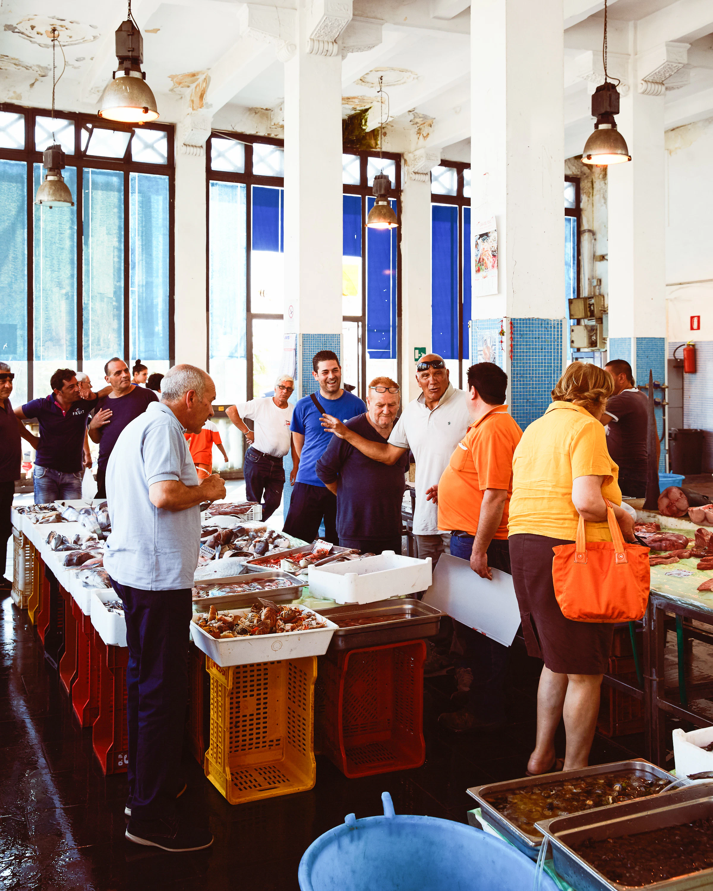 A busy market in Sicily | Crosta & Mollica